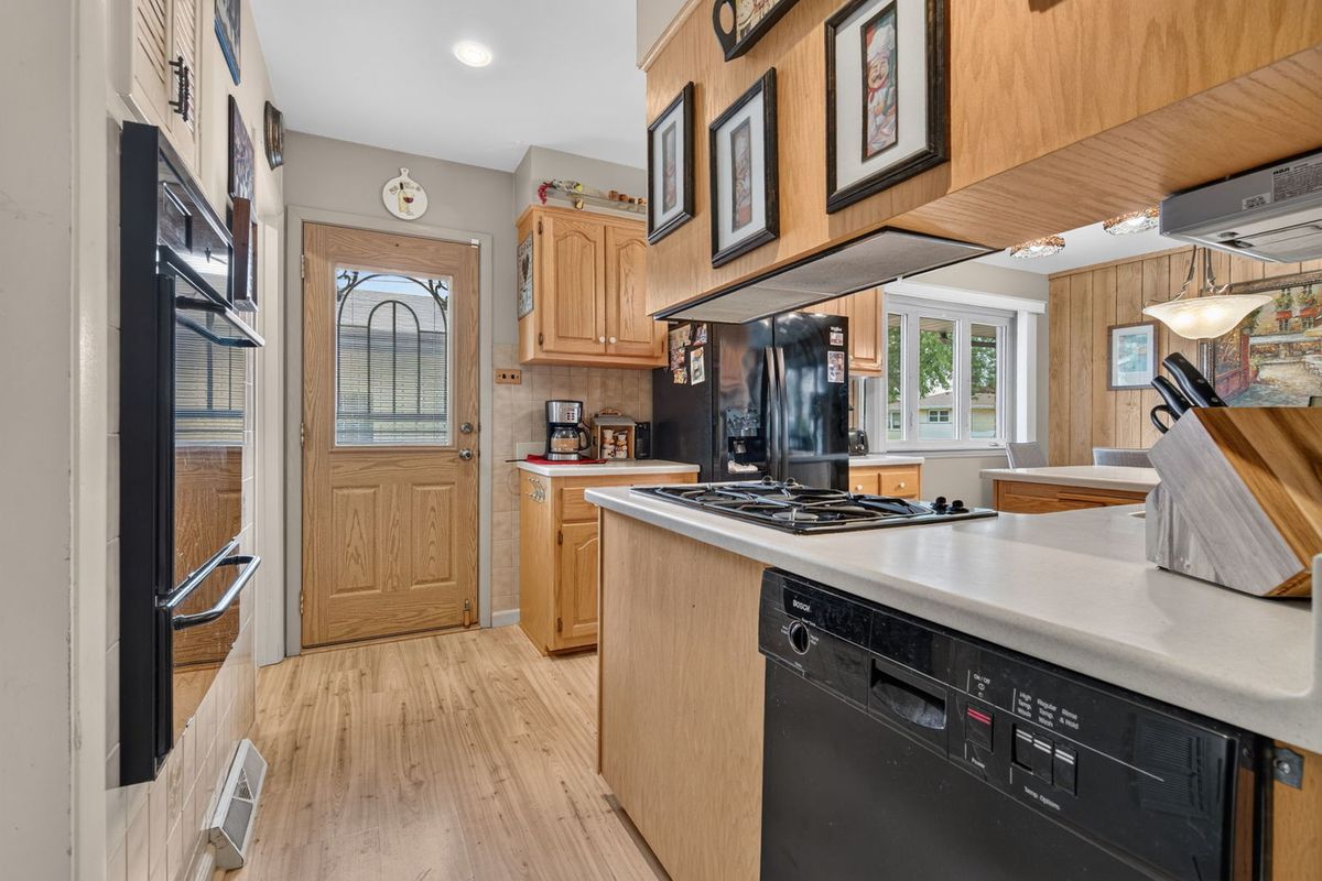 9915 S Kenton Ave, Oak Lawn, IL 60453 — photo 5