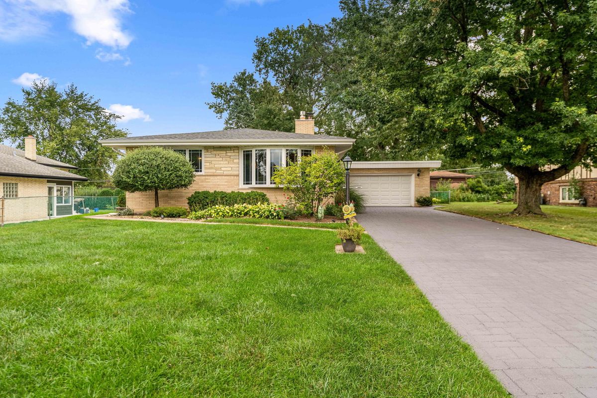 12449 S Mcvickers Ave, Palos Heights, IL 60463