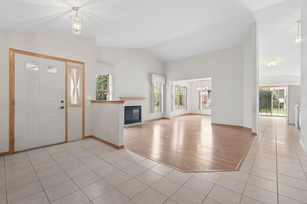 9131 Newcastle Ct, Tinley Park, IL 60487 — photo 5