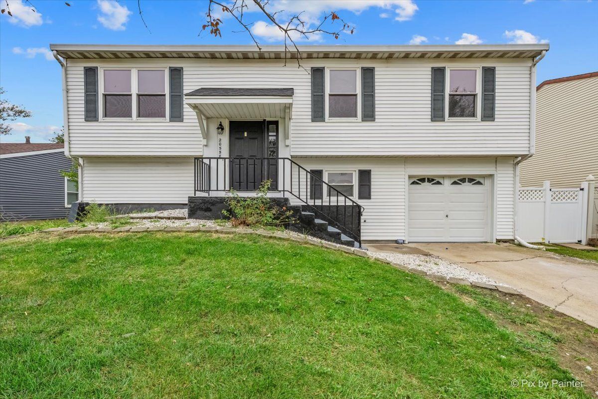 20558 S Graceland Ln, Frankfort, IL 60423