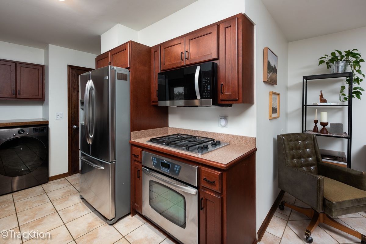 6630 Blackstone Dr, Downers Grove, IL 60516 — photo 8