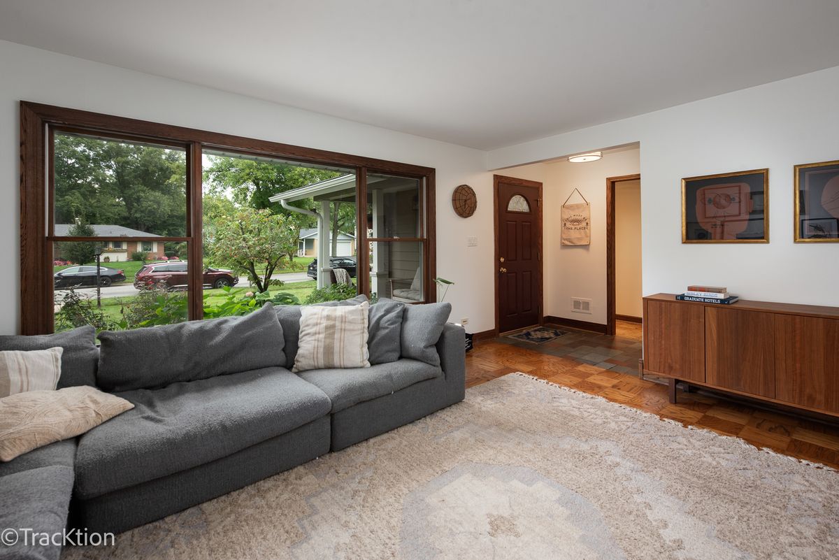 6630 Blackstone Dr, Downers Grove, IL 60516 — photo 3