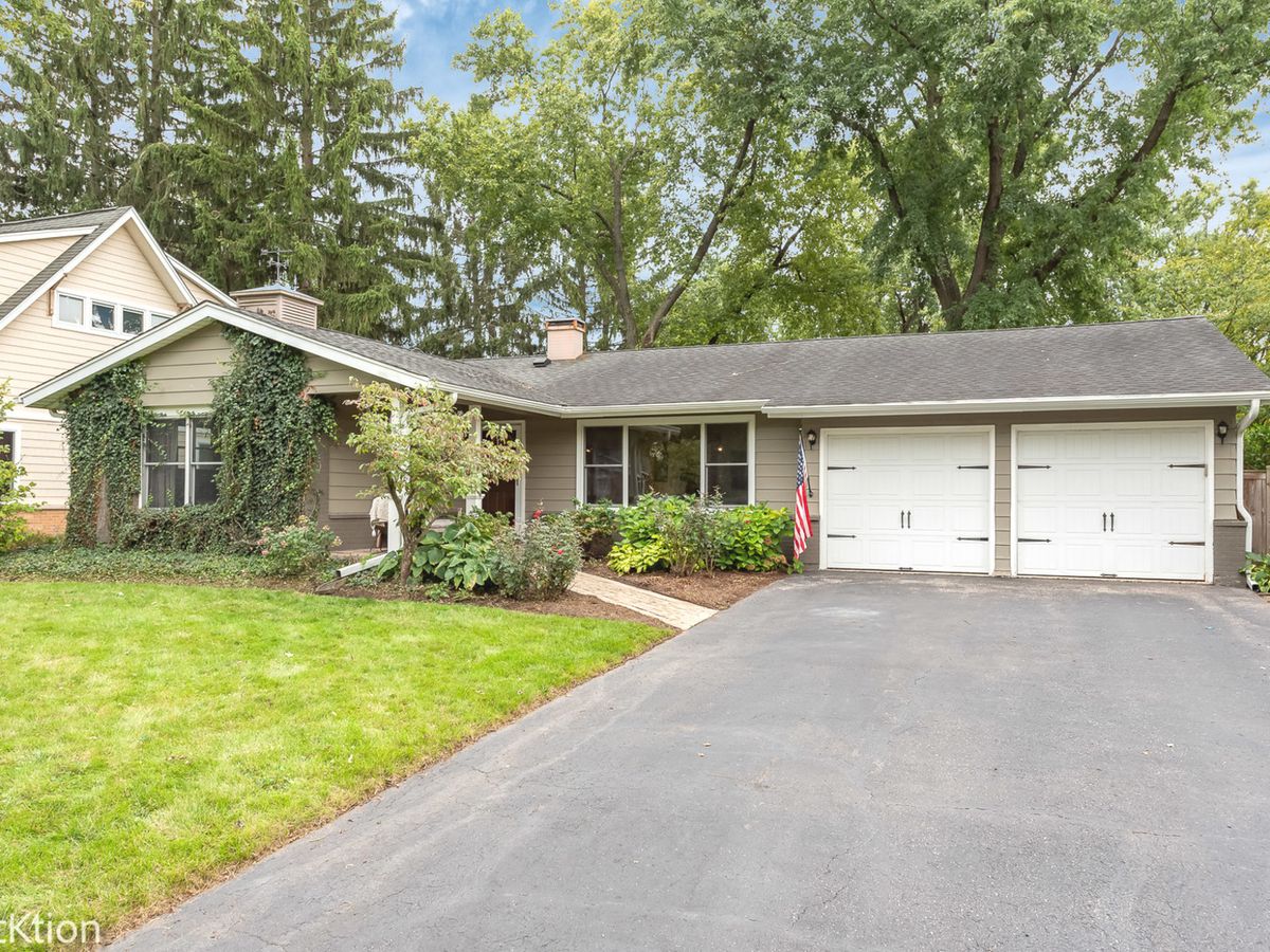 6630 Blackstone Dr, Downers Grove, IL 60516 — photo 2