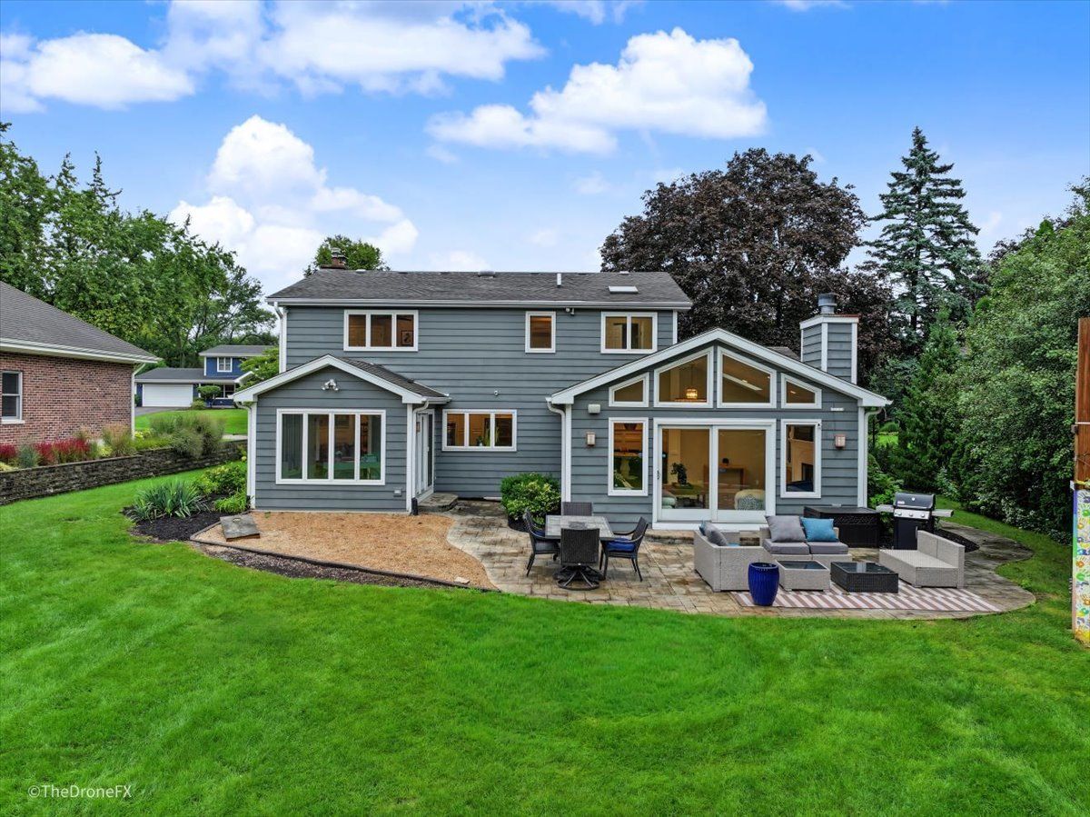 26w355 Blackhawk Dr, Wheaton, IL 60189 — photo 2