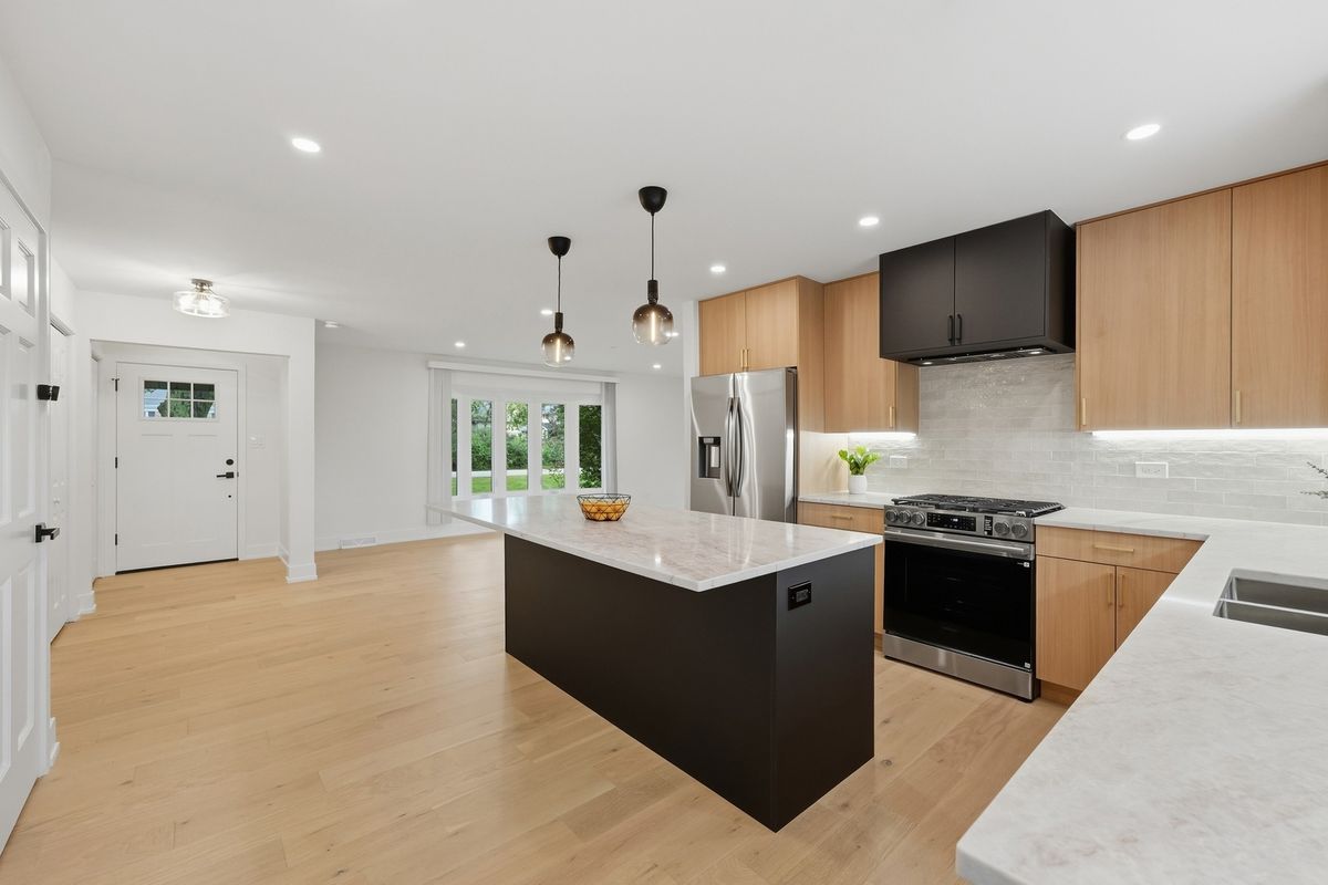8607 W Main St, Downers Grove, IL 60516 — photo 3