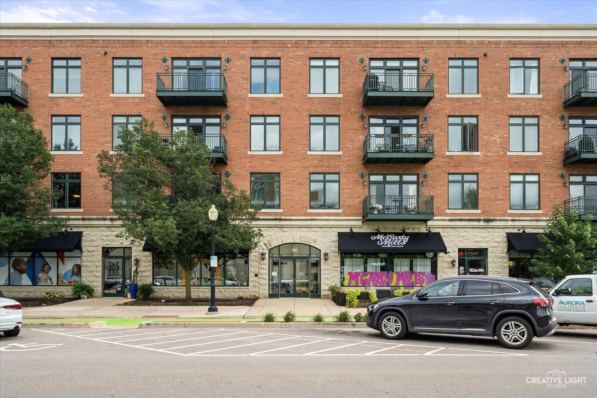 140 S River St #211, Aurora, IL 60506