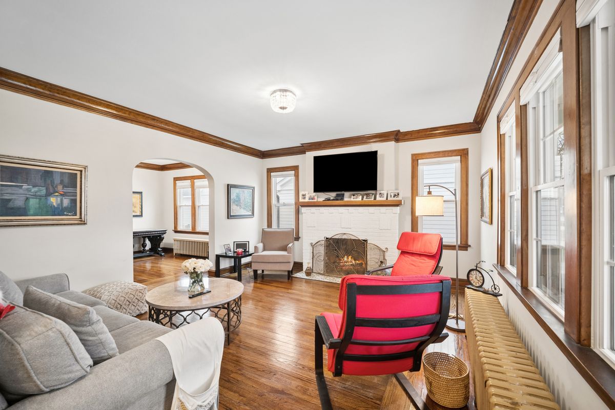 283 N Michigan Ave, Elmhurst, IL 60126 — photo 3