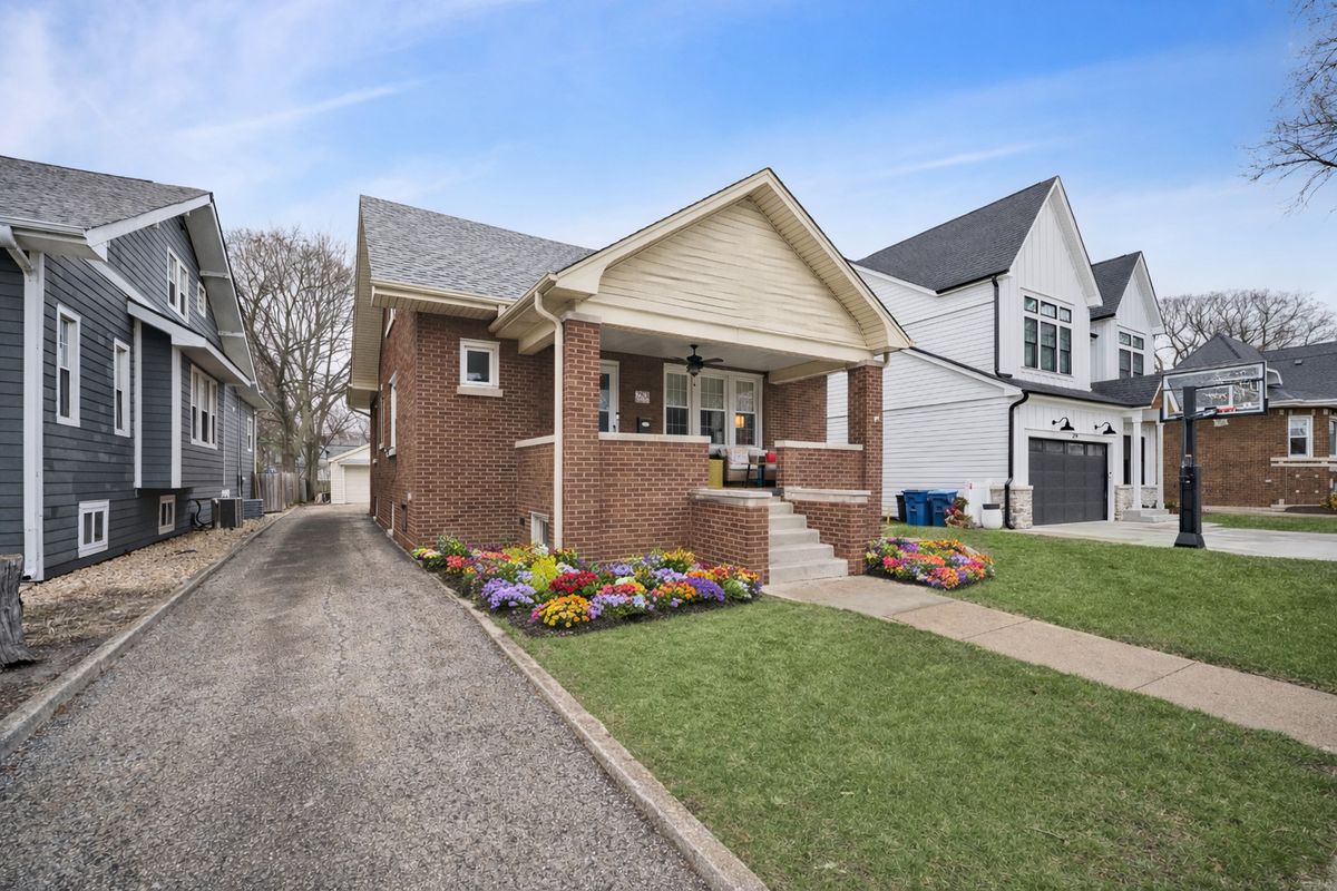 283 N Michigan Ave, Elmhurst, IL 60126 — photo 2