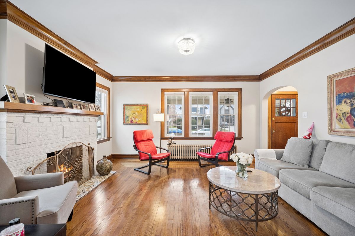283 N Michigan Ave, Elmhurst, IL 60126 — photo 4