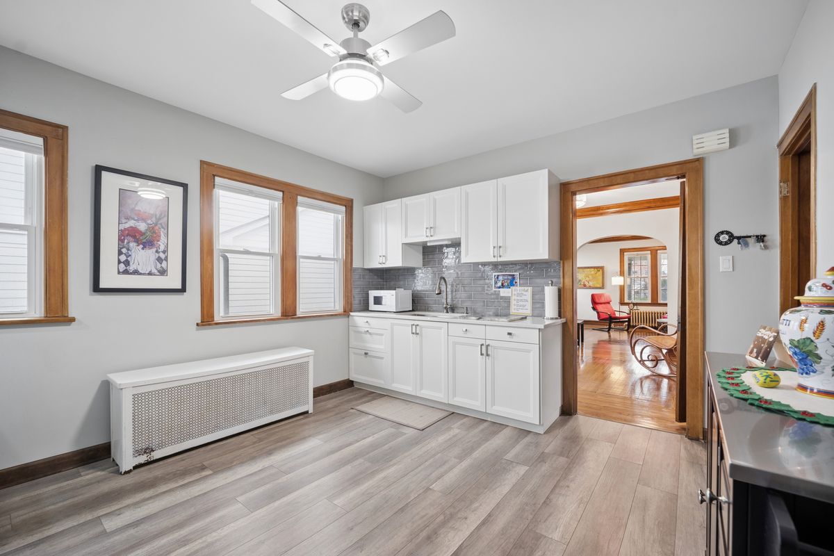 283 N Michigan Ave, Elmhurst, IL 60126 — photo 8