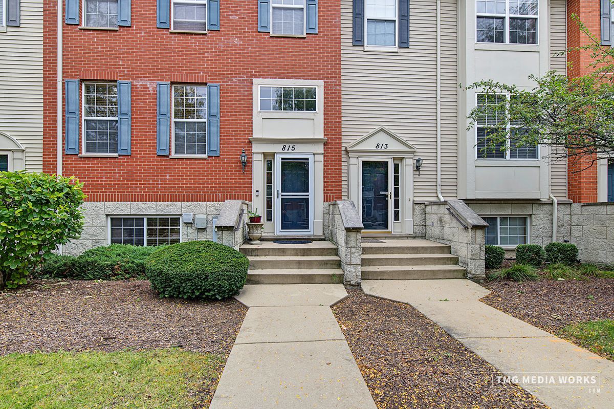 815 Lewisburg Ln, Aurora, IL 60504 — photo 3
