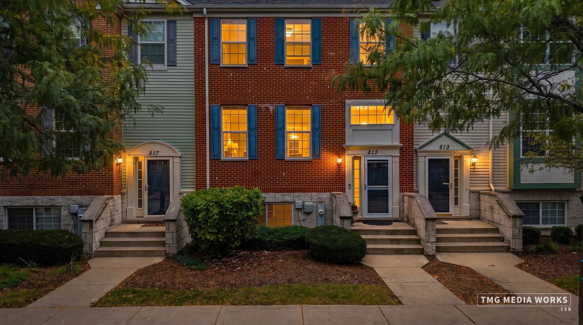 815 Lewisburg Ln, Aurora, IL 60504 — photo 2