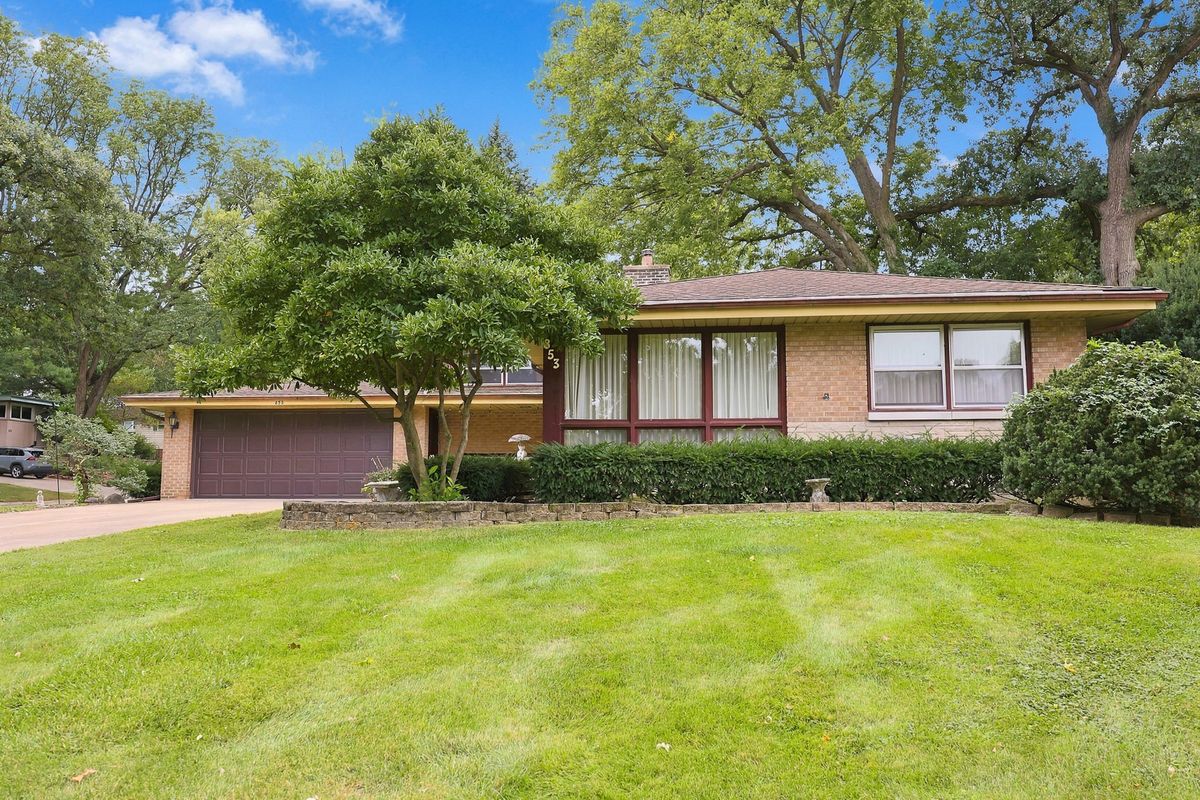 853 Edgewater Dr, Naperville, IL 60540