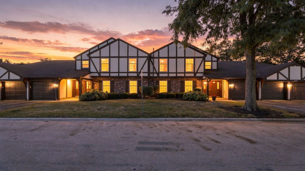 2158 Lancaster Cir #101C, Naperville, IL 60565