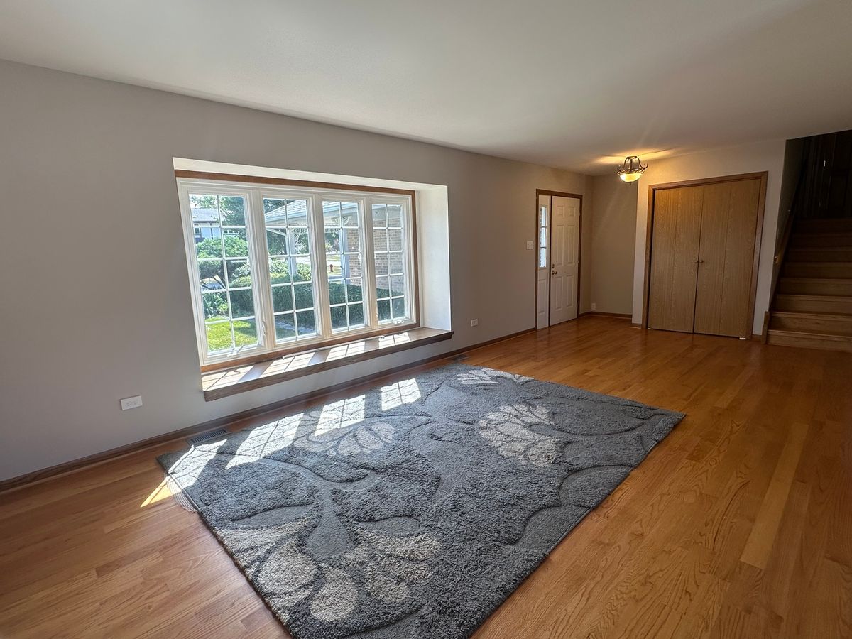 6828 Westview Dr, Oak Forest, IL 60452 — photo 2