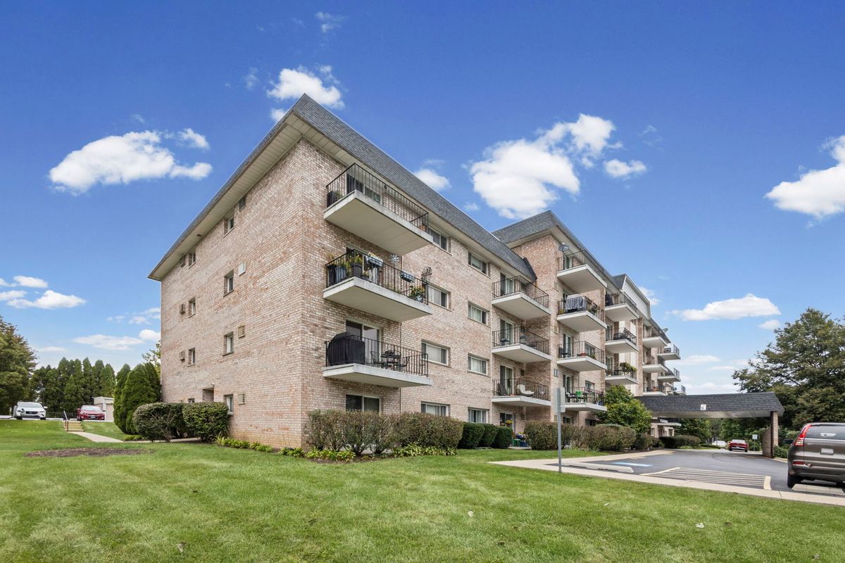 1000 S Lorraine Rd #110, Wheaton, IL 60189 — photo 2
