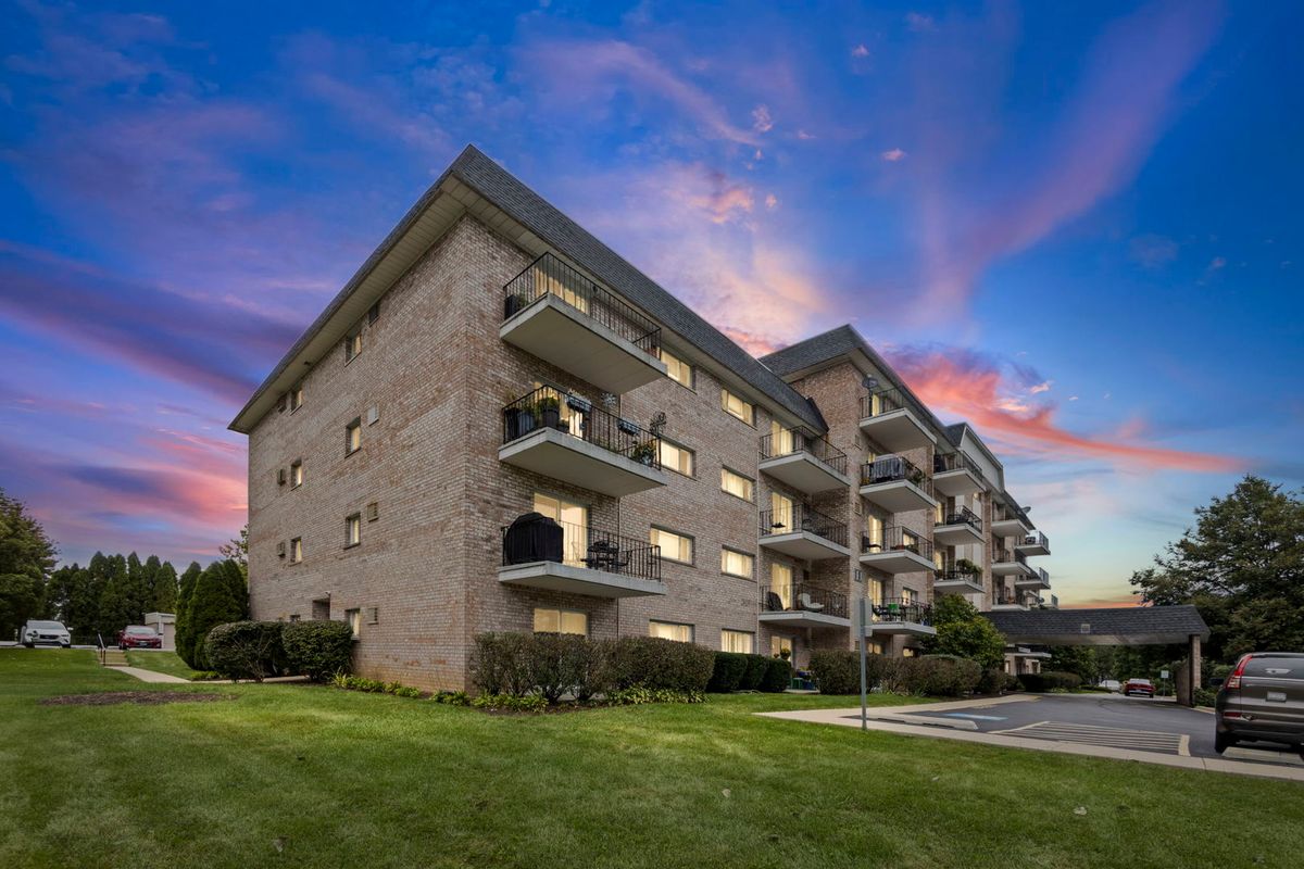 1000 S Lorraine Rd #110, Wheaton, IL 60189
