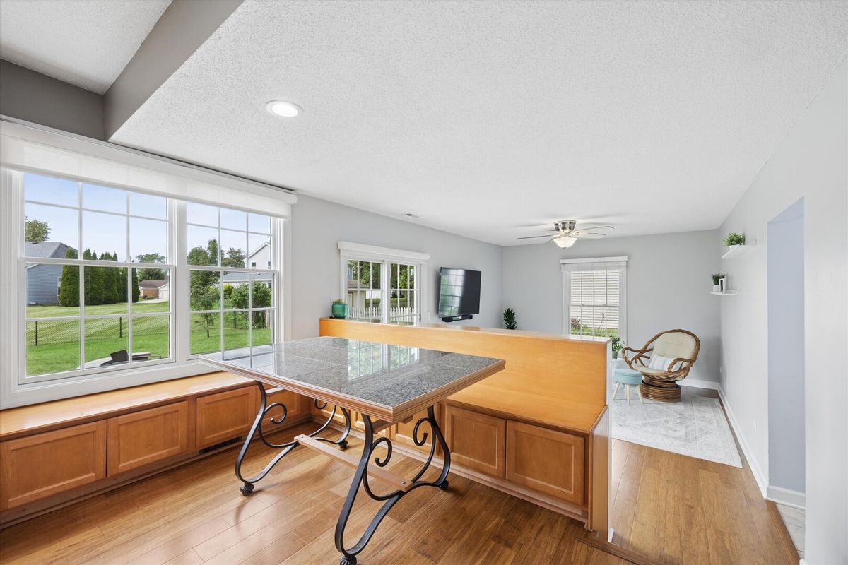 2174 Stirrup Ln, Wheaton, IL 60189 — photo 6