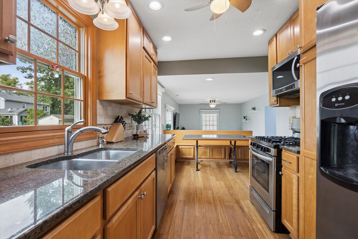 2174 Stirrup Ln, Wheaton, IL 60189 — photo 5