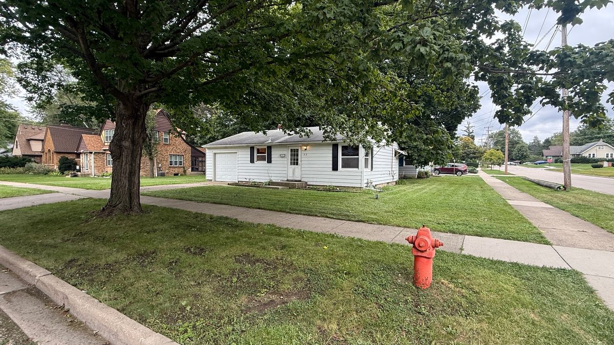33 S Aldine St, Elgin, IL 60123