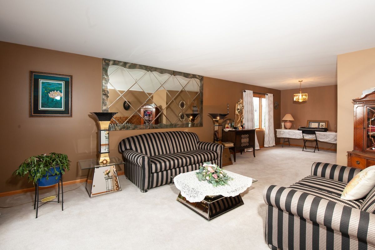 9430 S 69th Ave, Oak Lawn, IL 60453 — photo 2