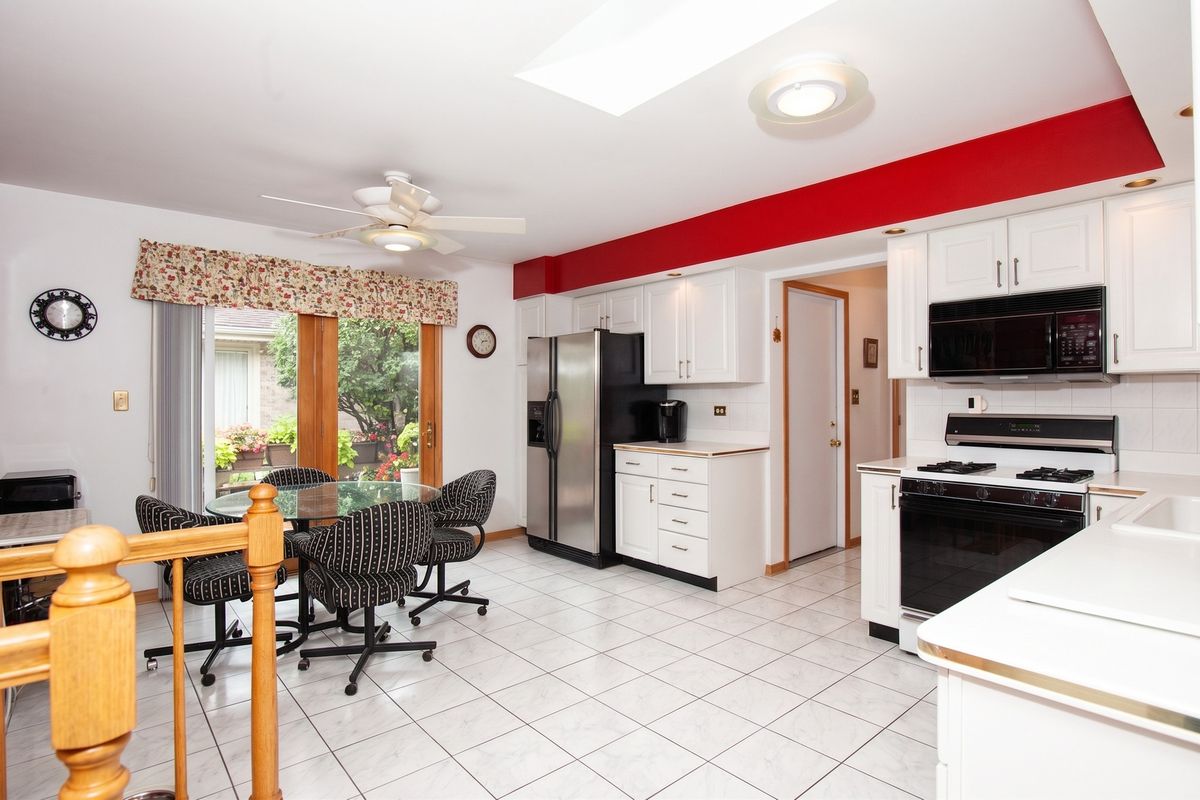9430 S 69th Ave, Oak Lawn, IL 60453 — photo 5