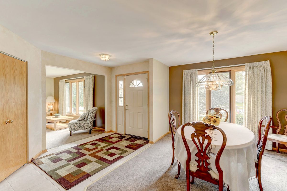 8600 Henke Dr, Tinley Park, IL 60487 — photo 4