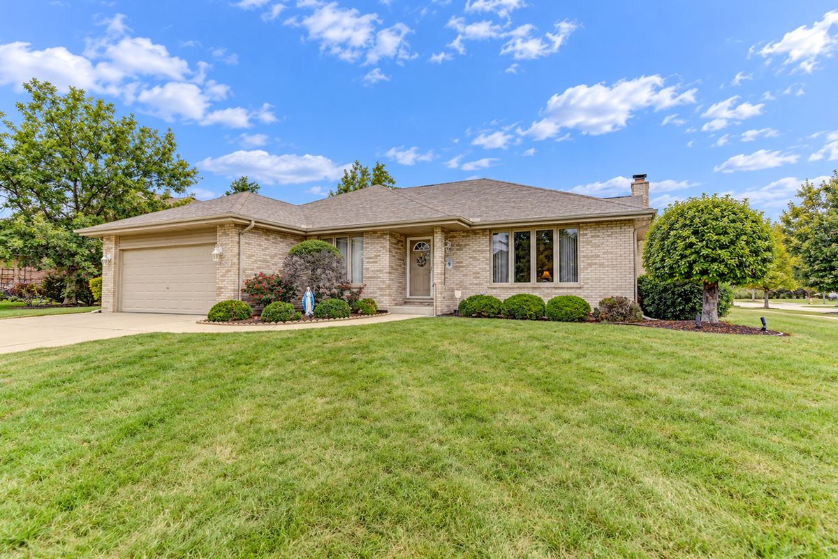 8600 Henke Dr, Tinley Park, IL 60487
