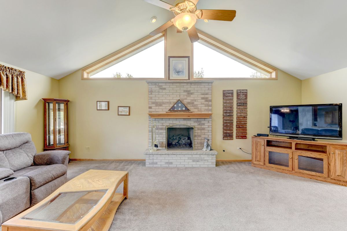8600 Henke Dr, Tinley Park, IL 60487 — photo 8