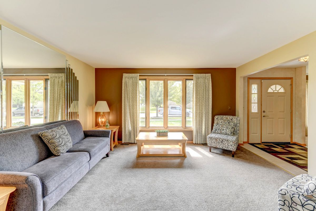8600 Henke Dr, Tinley Park, IL 60487 — photo 6
