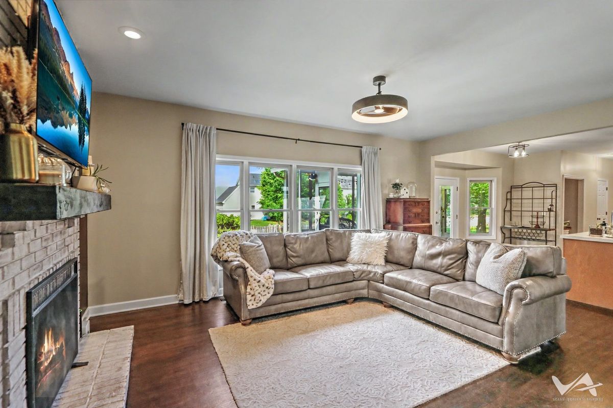 39w700 Green Pl, Geneva, IL 60134 — photo 2