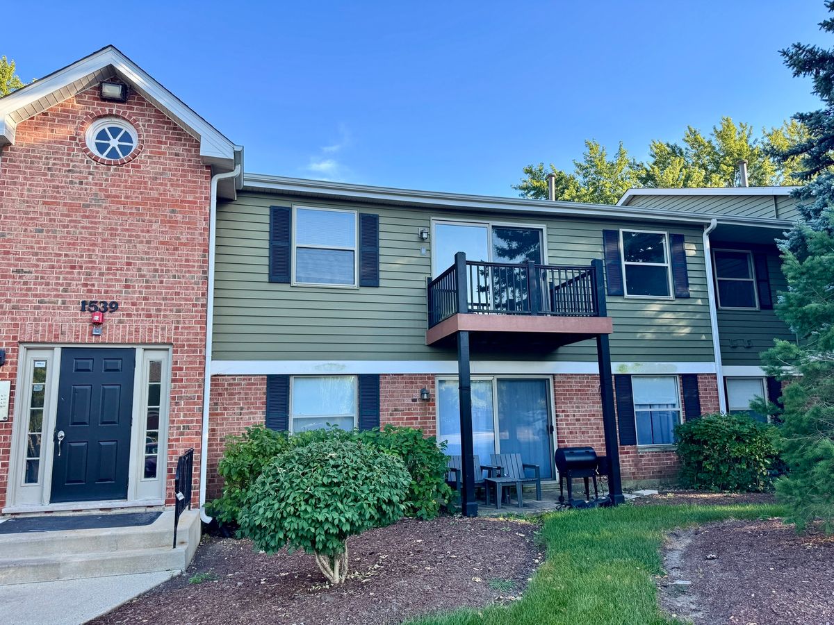 1539 Raymond Dr #204, Naperville, IL 60563