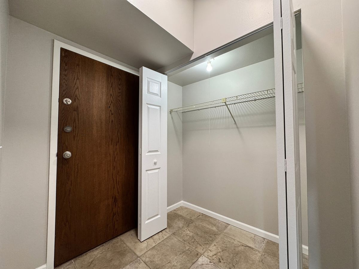 1539 Raymond Dr #204, Naperville, IL 60563 — photo 2