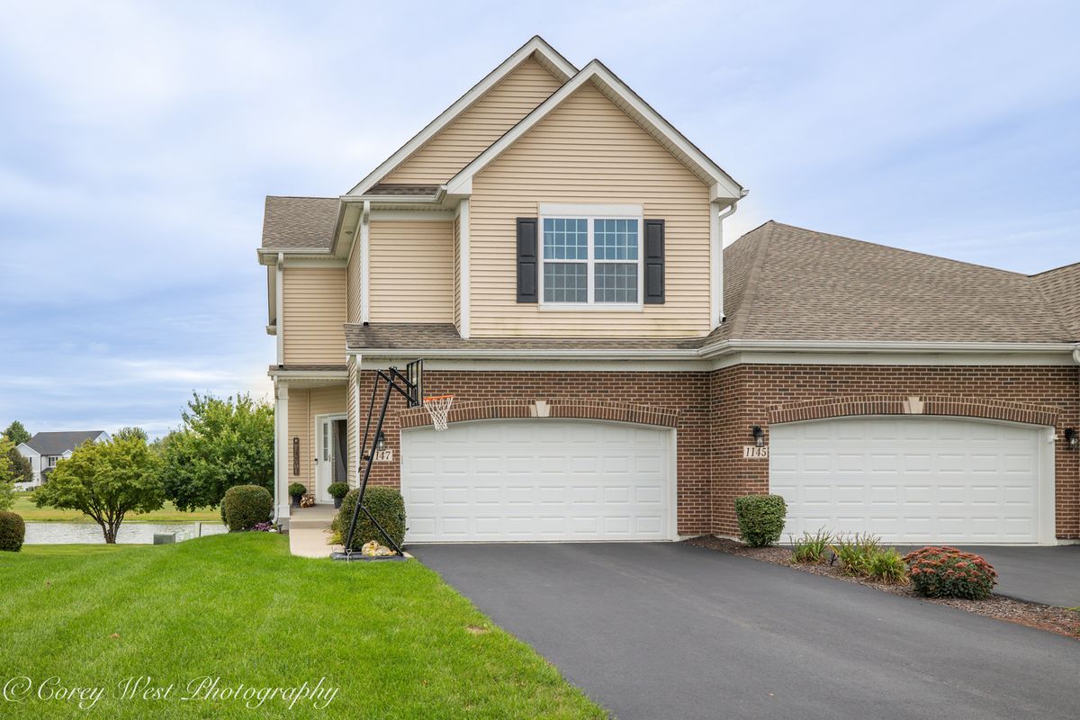 1147 Freedom Rd, Elburn, IL 60119