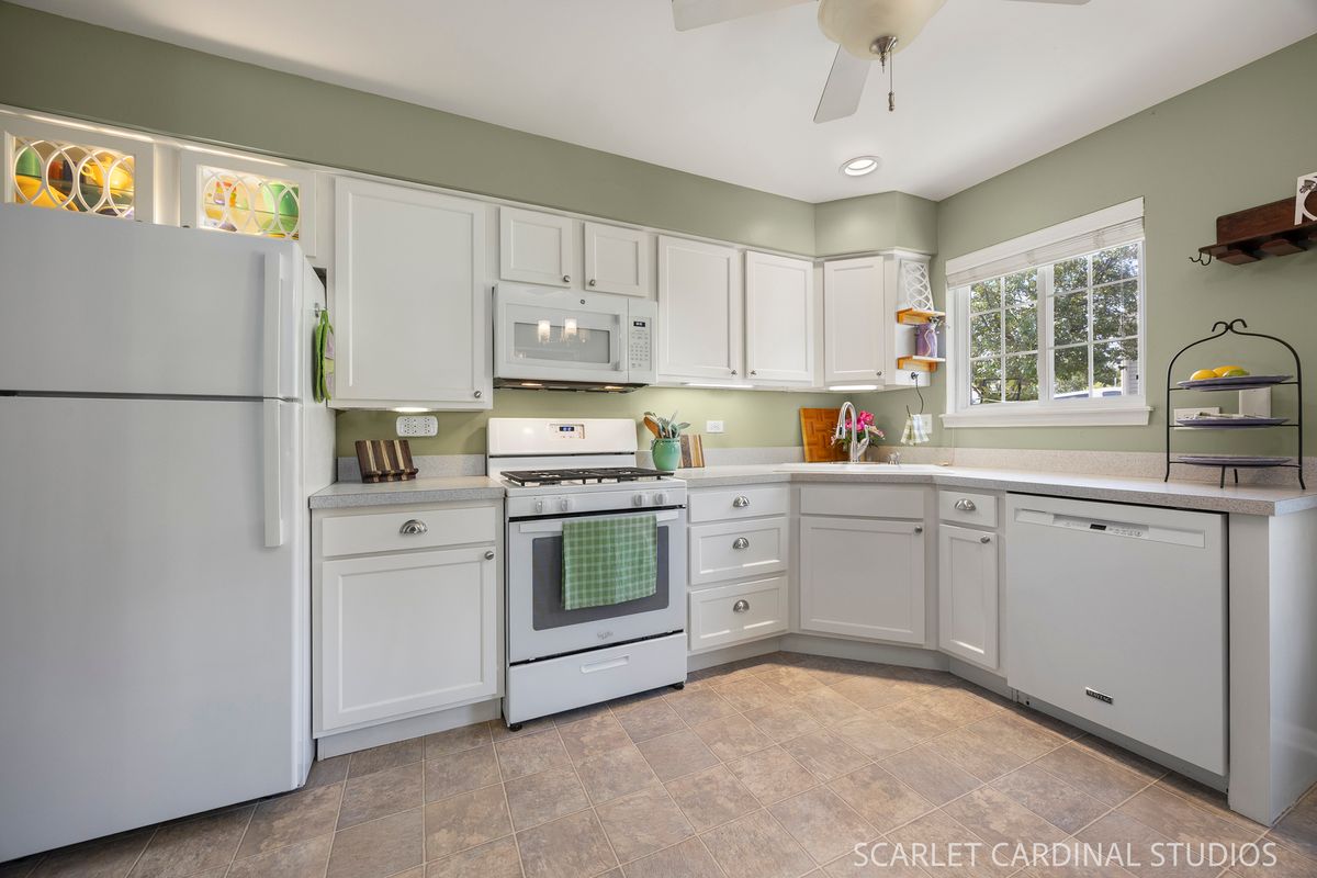323 Capitol Dr #A, Sugar Grove, IL 60554 — photo 6