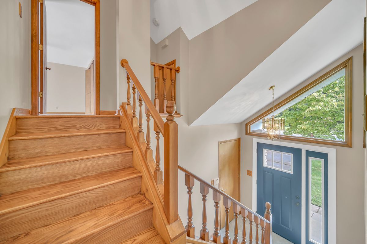 7n140 Nancy Ln, St. Charles, IL 60175 — photo 3