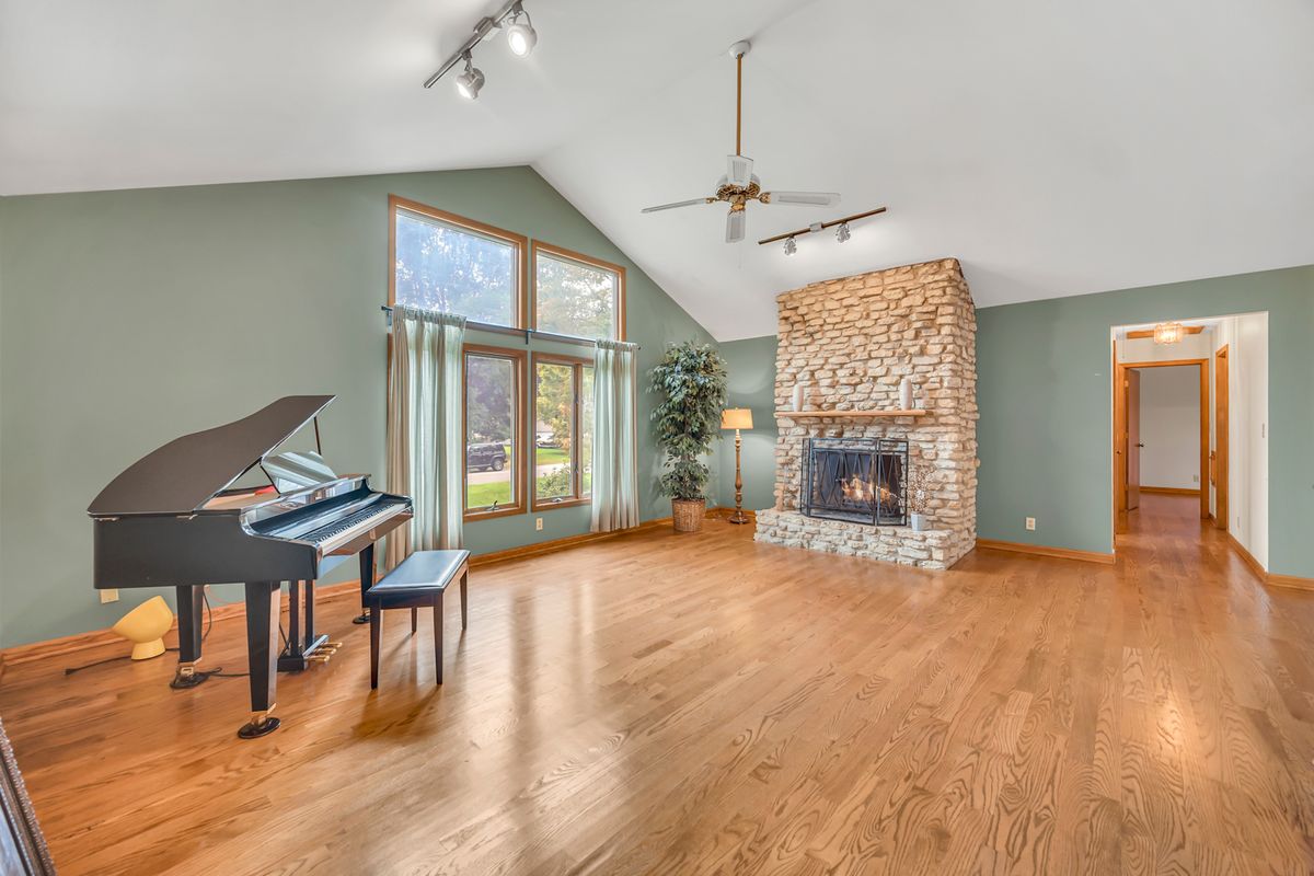 7n140 Nancy Ln, St. Charles, IL 60175 — photo 5