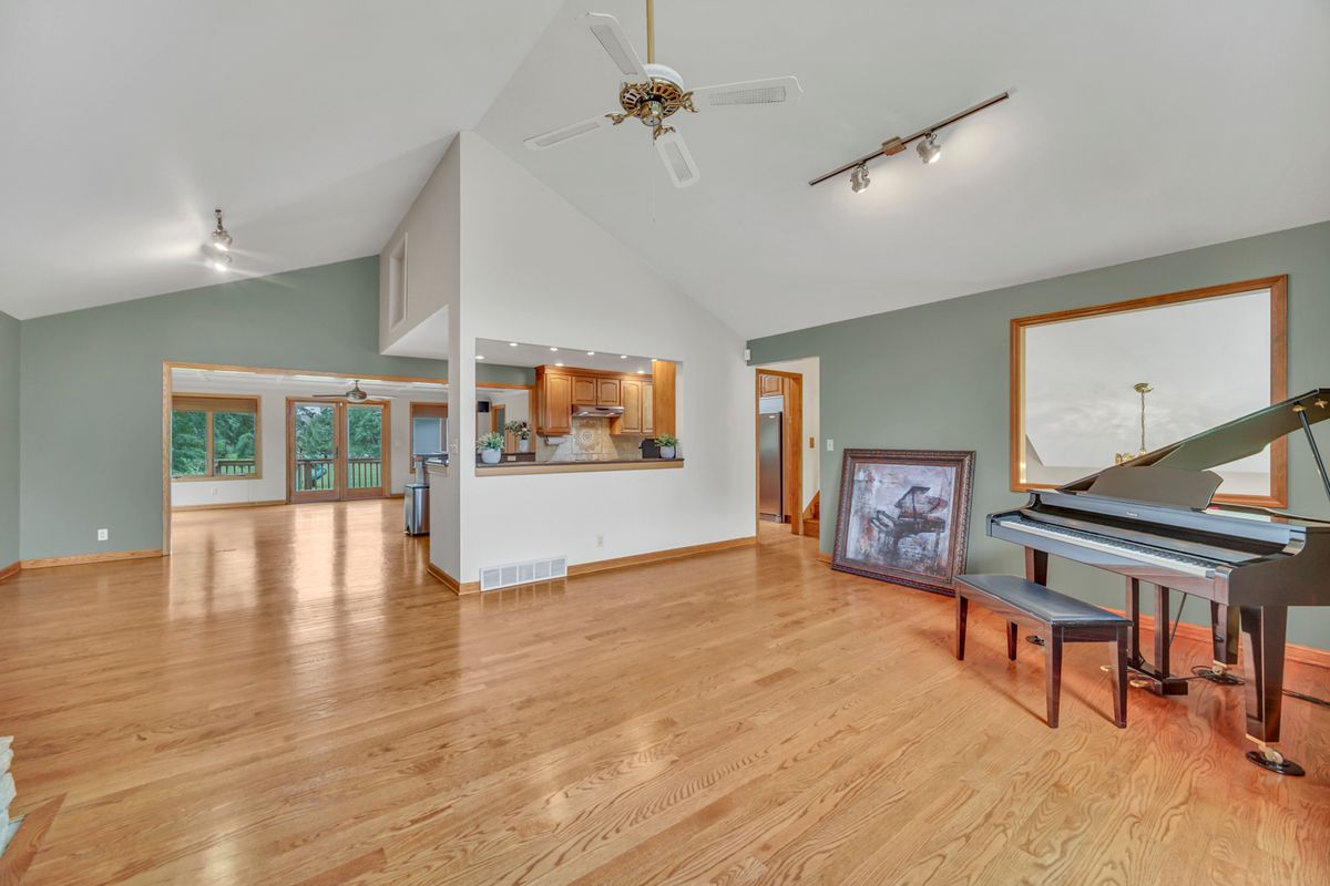 7n140 Nancy Ln, St. Charles, IL 60175 — photo 7