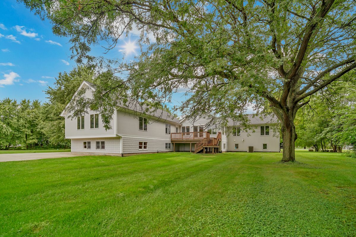 7n140 Nancy Ln, St. Charles, IL 60175 — photo 2