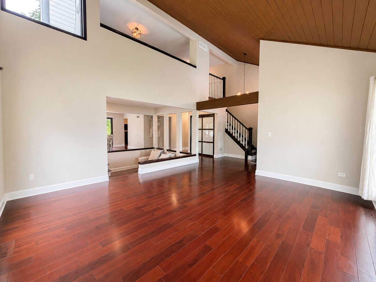 5n961 Ravine Dr, St. Charles, IL 60175 — photo 2