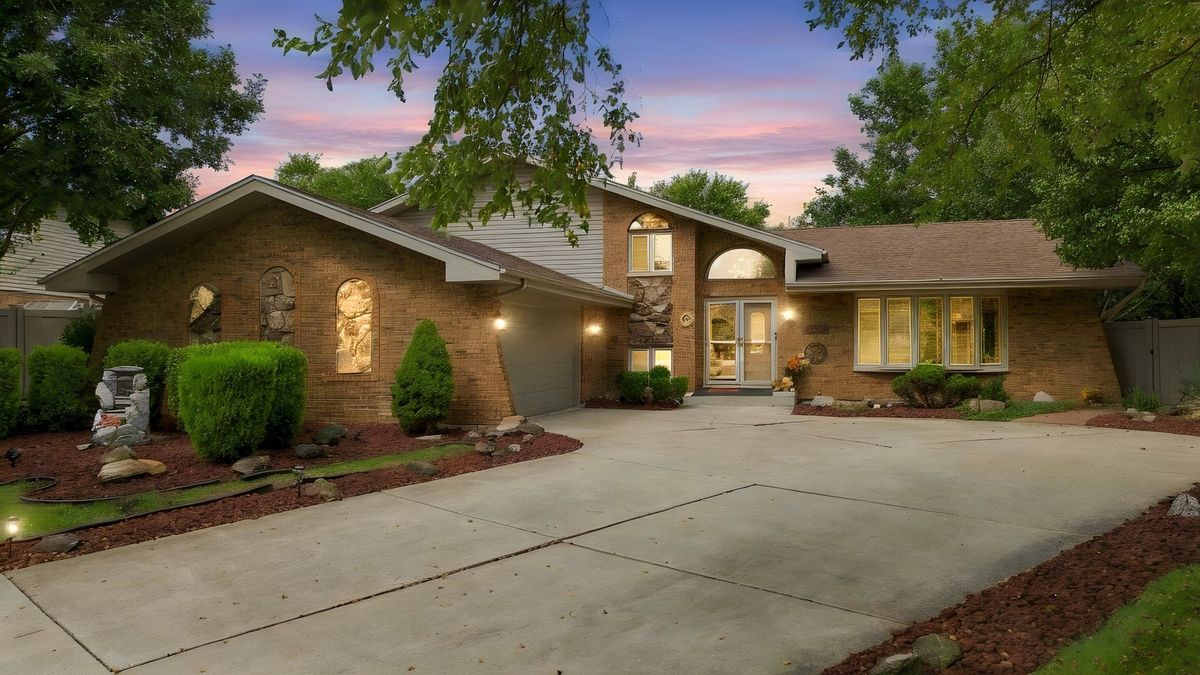8040 Chippewa Trl, Tinley Park, IL 60477 — photo 2