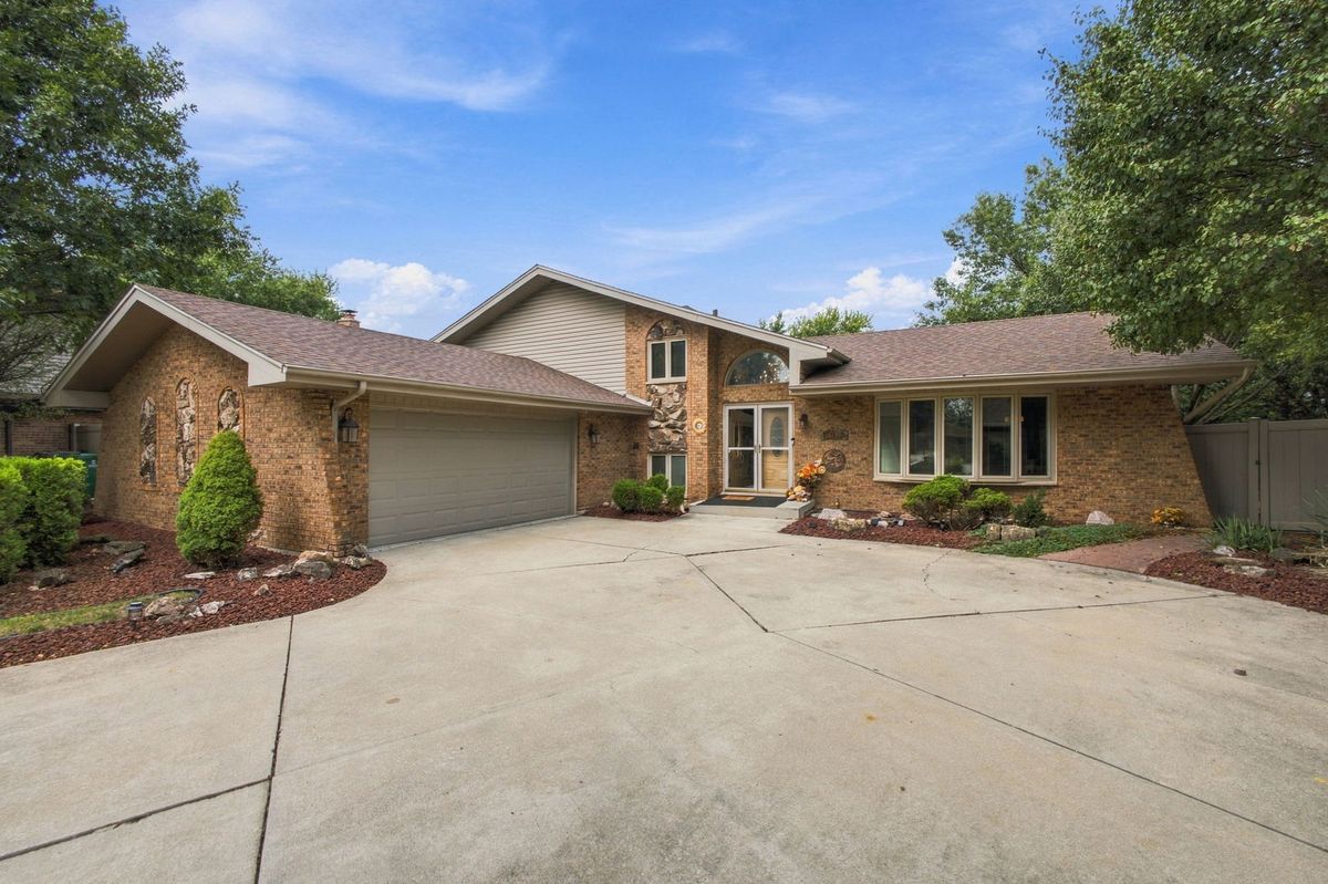 8040 Chippewa Trl, Tinley Park, IL 60477 — photo 3