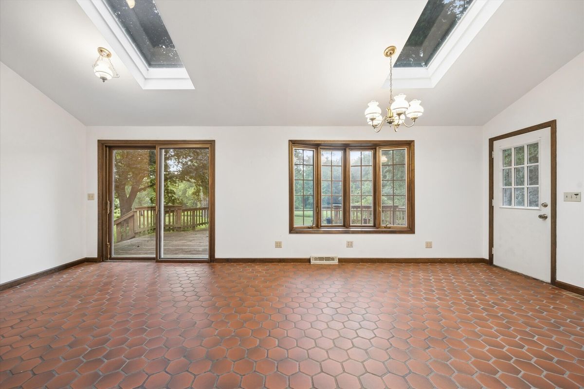 2s730 White Oak Ln, Batavia, IL 60510 — photo 7