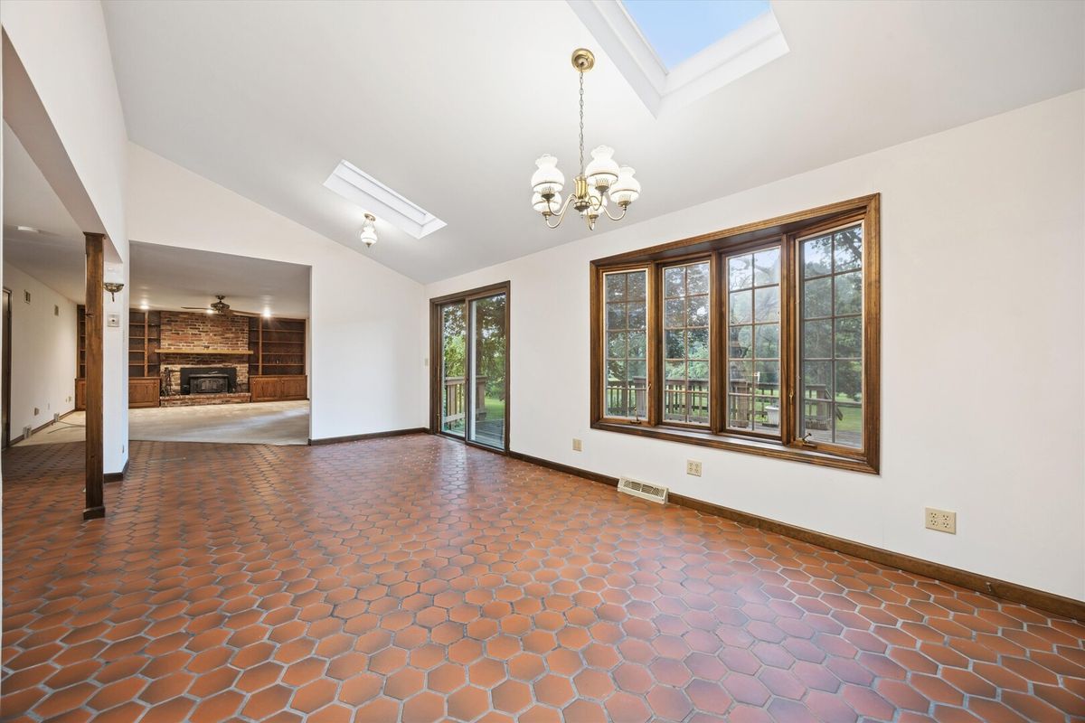 2s730 White Oak Ln, Batavia, IL 60510 — photo 5