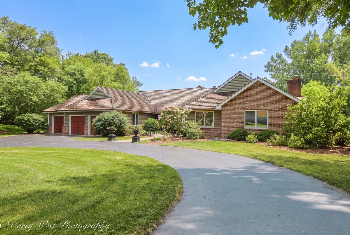 39w944 Deer Run Dr, St. Charles, IL 60175 — photo 4