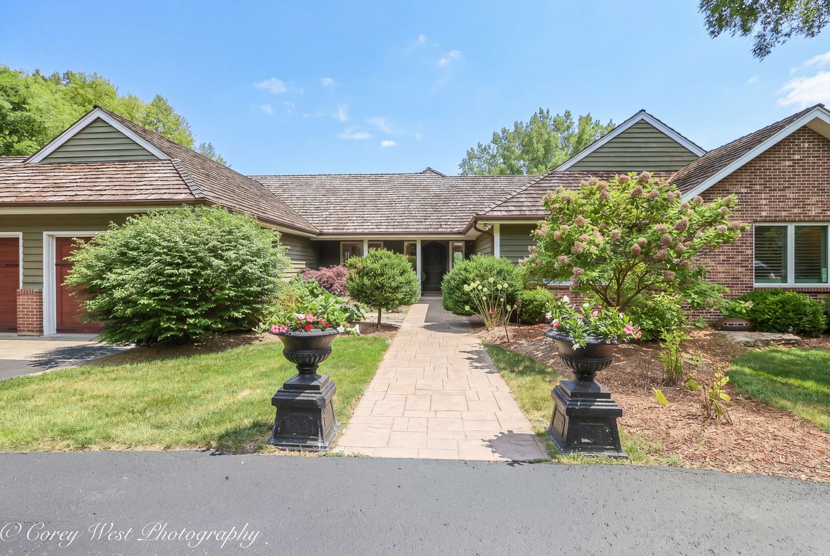 39w944 Deer Run Dr, St. Charles, IL 60175 — photo 5