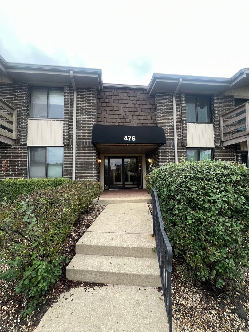 476 Raintree Ct #2C, Glen Ellyn, IL 60137