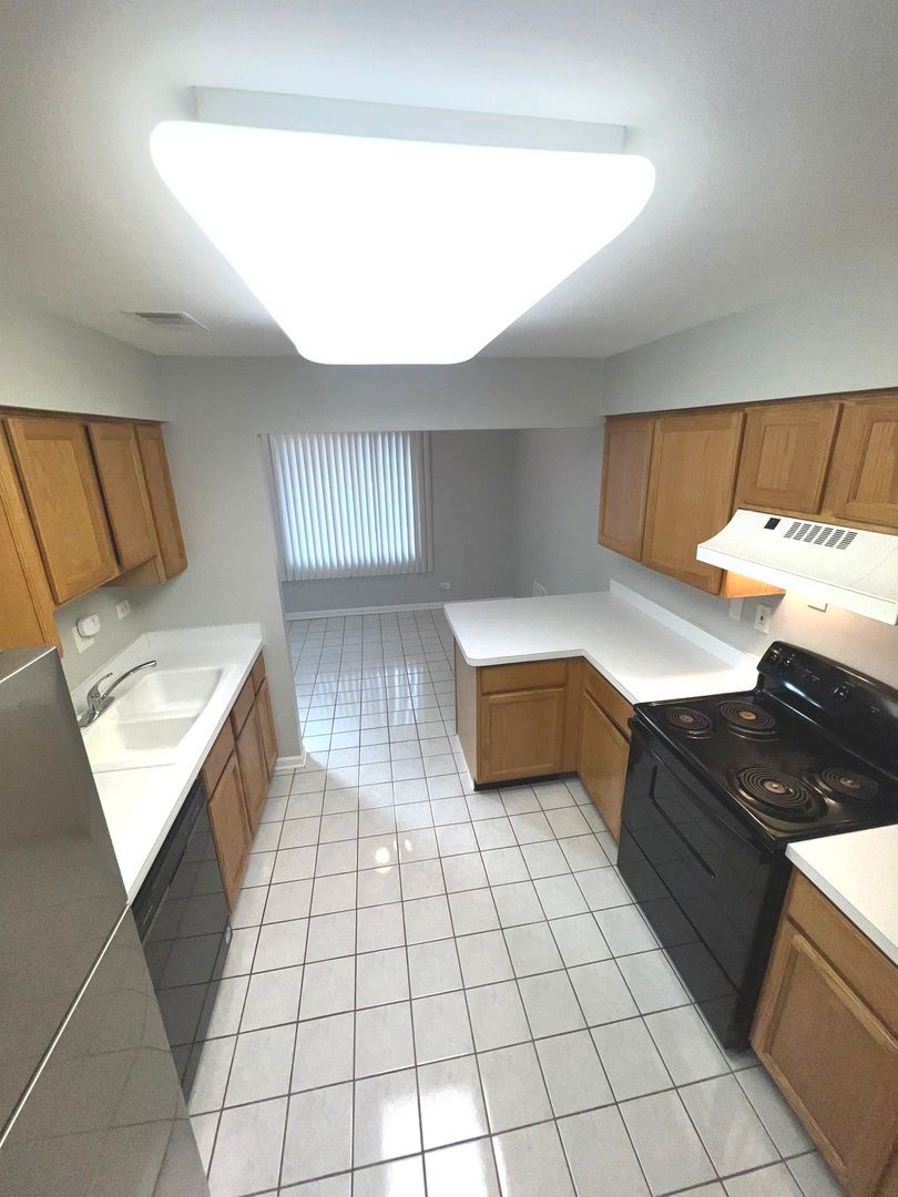 476 Raintree Ct #2C, Glen Ellyn, IL 60137 — photo 5