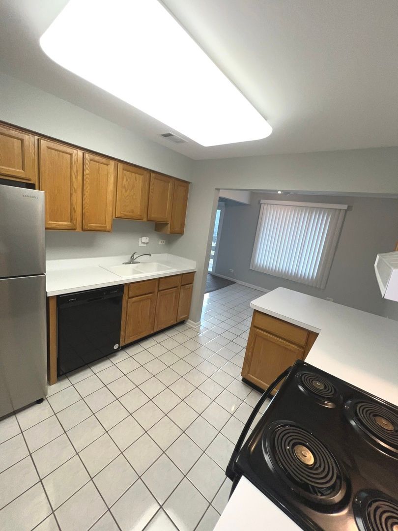 476 Raintree Ct #2C, Glen Ellyn, IL 60137 — photo 6