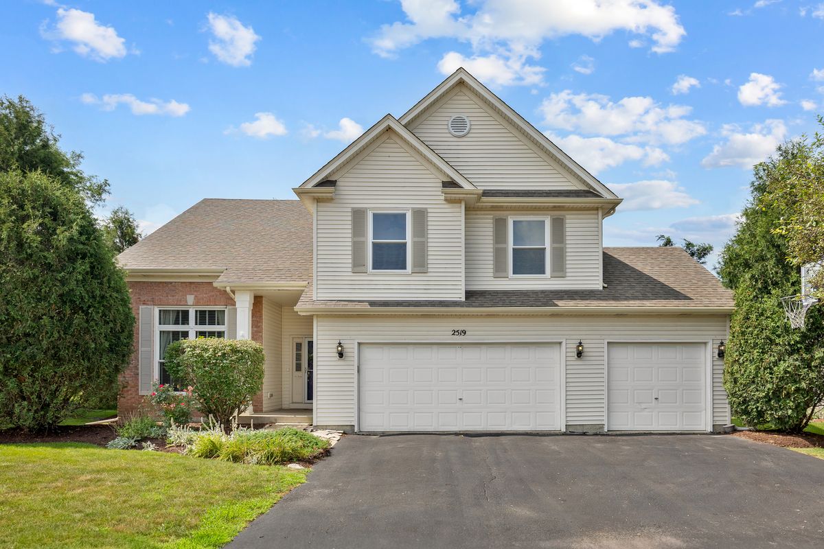 2519 Crestview Dr, Aurora, IL 60502